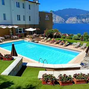hotel-antonella-malcesine.hotelinveneto.com/