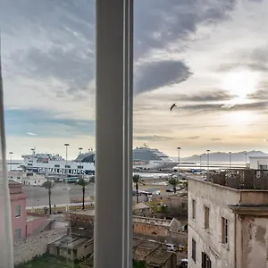 With Port View Pensión
